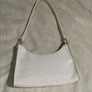 Elegant White Crocodile-Embossed Shoulder Bag